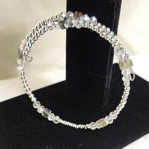 Silver and glass bead memory bracelet